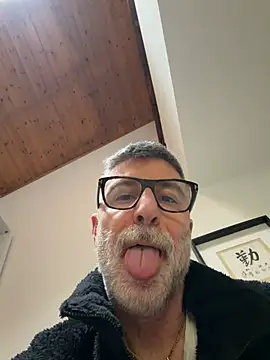 Mincamanna: διαδικτυακό σόου στην κάμερα