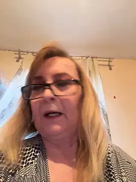 Irina2909@xh 现场XXX聊天