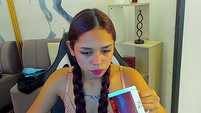 Chat +18 de CarolineFyre ao vivo