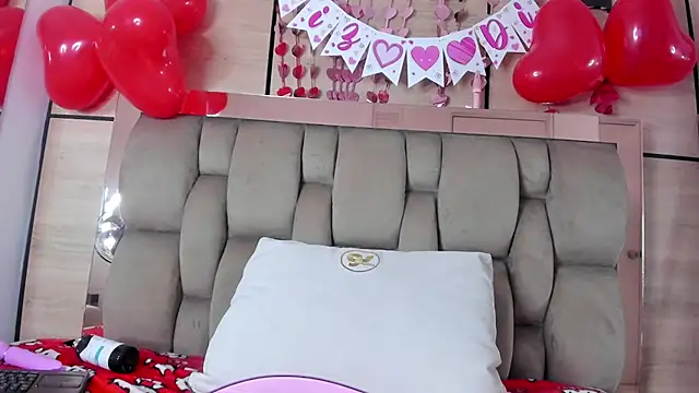 karol_lewiss' Live XXX Chat