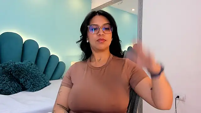 sharlott18 Chat XXX live