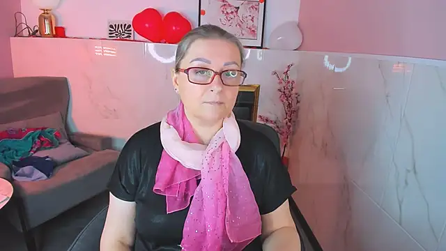 Pokazy przed kamerką – AlexandraKind