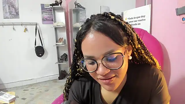 XXX chat uživo modela CAMILA--REY