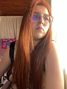 XXX chat uživo modela CoraVibes