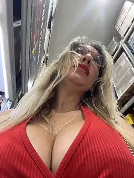 Gatitacarlita Adlı Modelin Canlı XXX Sohbeti