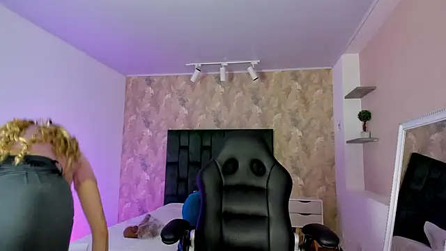 april_dumont élő XXX-chatje