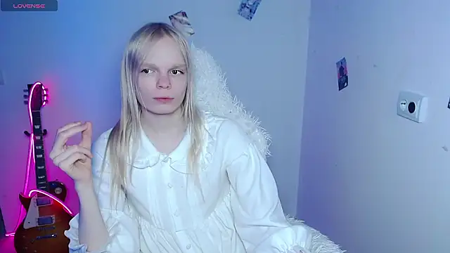 Онлайн чат XXX Emily_Nyaffee