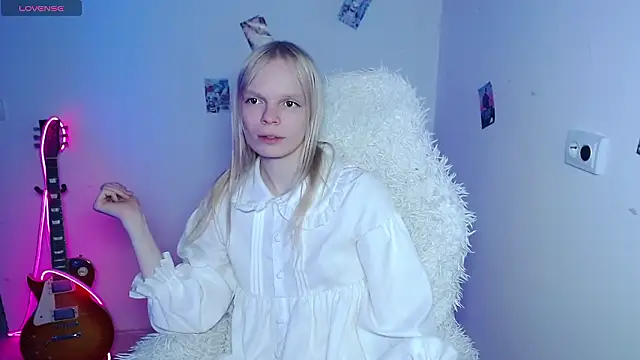 Emily_Nyaffee Live XXX-Chat