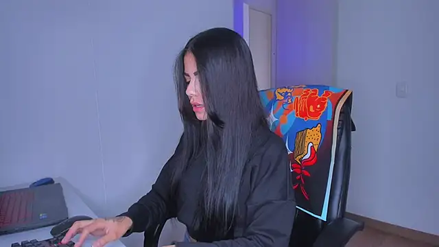 Chat XXX ao vivo de Lisegg_