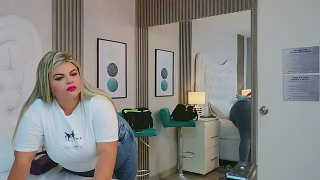 Chat +18 de KiimBrooks ao vivo