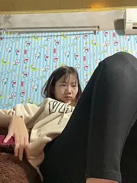 -Lyly_: διαδικτυακό σόου στην κάμερα