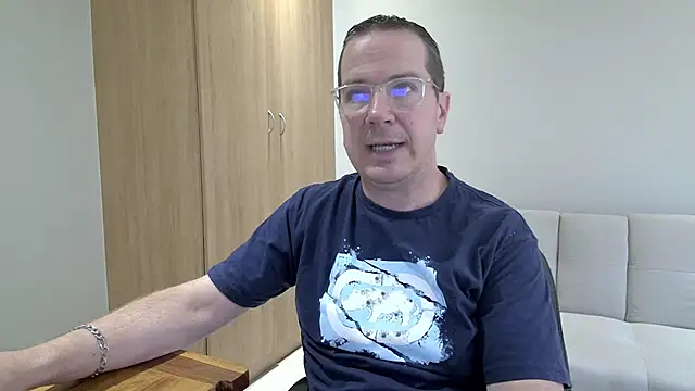 BrettJ81 Show Webcam