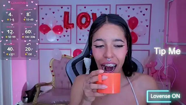 stephania_t Adlı Modelin Canlı XXX Sohbeti