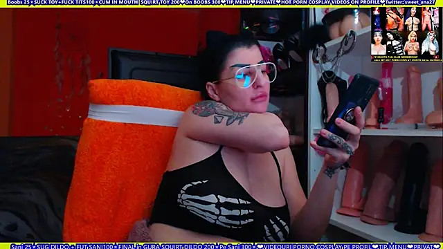 cuminmenowbbyx: διαδικτυακό σόου στην κάμερα