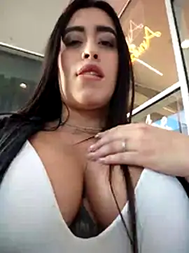 Chat +18 de MissNyraSecret ao vivo