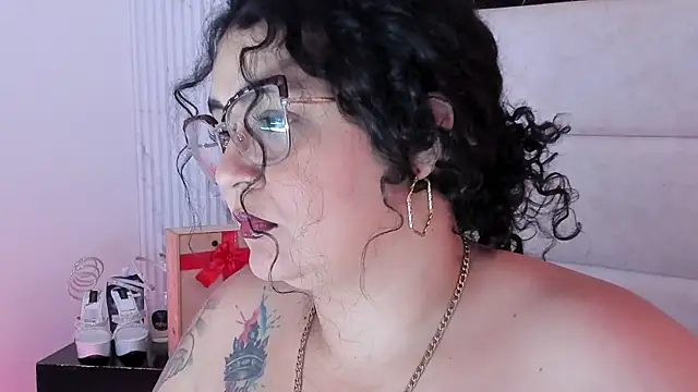 Reginavegaa Chat XXX in diretta