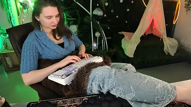 TessaMill: онлайн-секс-чат