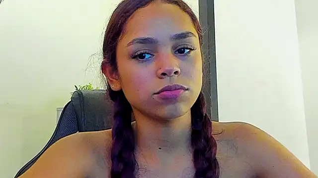 دردشة CarolineFyre الجنسية المباشرة