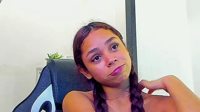 Živý XXX chat CarolineFyre