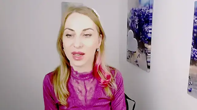 Create_your_own_sun élő XXX-chatje