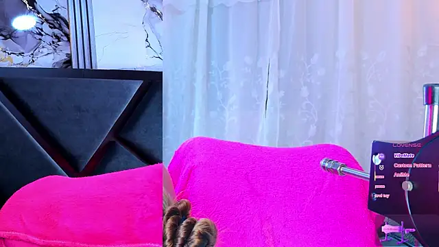 NathaxaLeans Chat XXX in diretta