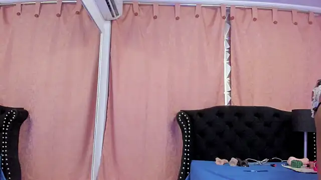 Cleo-Escobar Adlı Modelin Canlı XXX Sohbeti