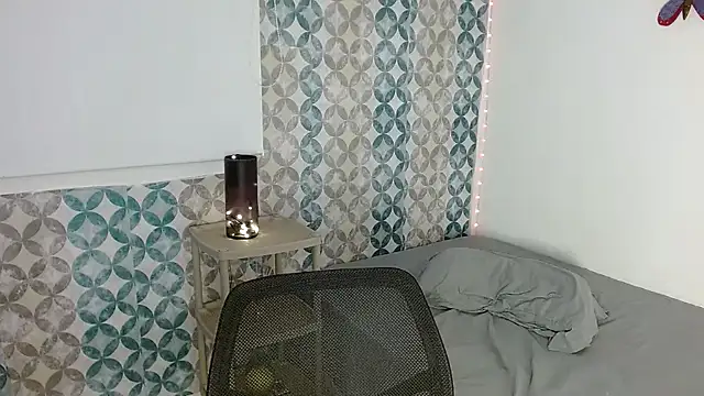 Emilybateee Adlı Modelin Canlı XXX Sohbeti