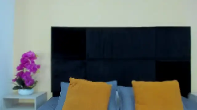 XXX chat uživo modela MaddyCrofft