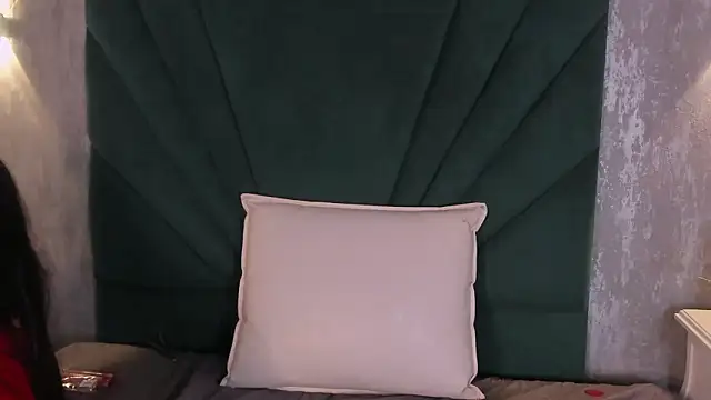 XXX chat uživo modela EmiliClarke