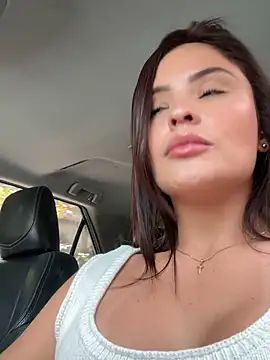 Show modela SofiaGomez444 na web-kameri