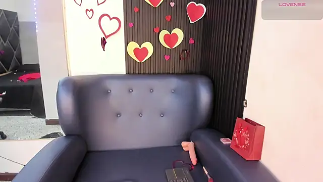 Philipp-Jonesn Live XXX chat