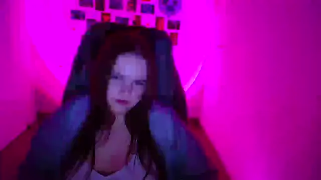 Kitty_Mia_Kitty Adlı Modelin Canlı XXX Sohbeti