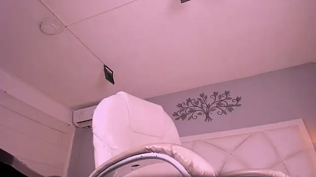 Chat +18 de Miss_Francheska ao vivo