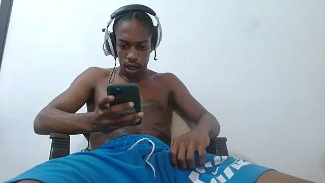 Larry-n-clouds: διαδικτυακό σόου στην κάμερα