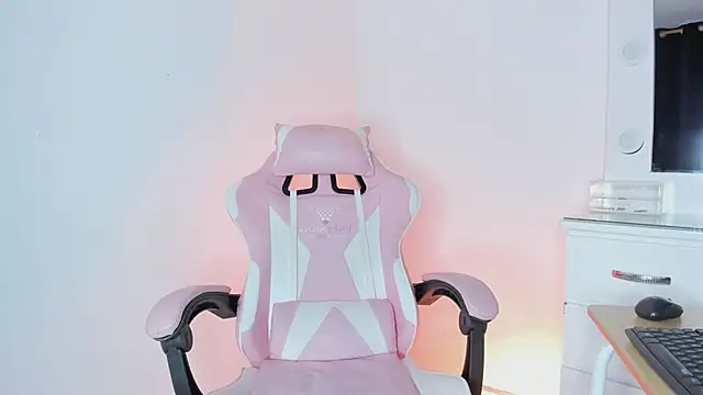 Czat XXX na żywo – lovingdarcy_