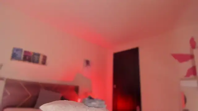 YariRose élő XXX-chatje