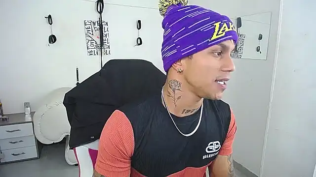 Chat +18 de Leonard_Price ao vivo