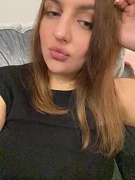 AliceDesmee 即時 XXX 聊天