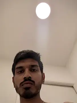 shollow1015: διαδικτυακό σόου στην κάμερα