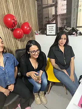 Antonella_Julieta Pertunjukan Webcam