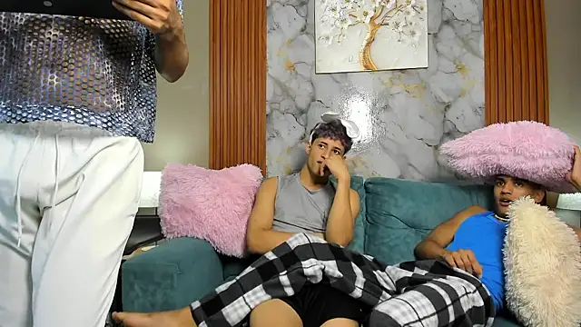 VERY_HOT_GUYS webcam show