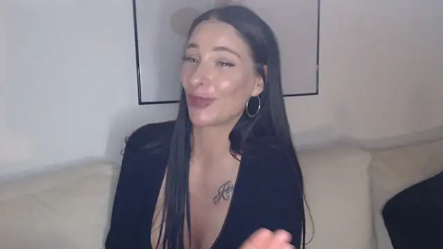 shanalovex Adlı Modelin Canlı XXX Sohbeti