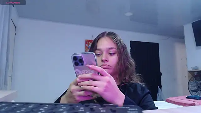 Chat +18 de LittleCheerry69 ao vivo