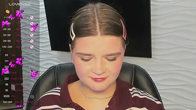 LanaTreades élő XXX-chatje