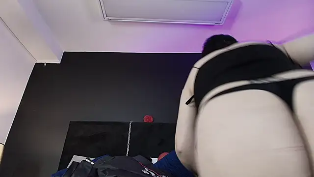 _Jade_16 Live XXX-Chat