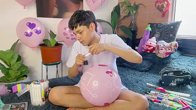 Show modela Andy_Belier23 na web-kameri