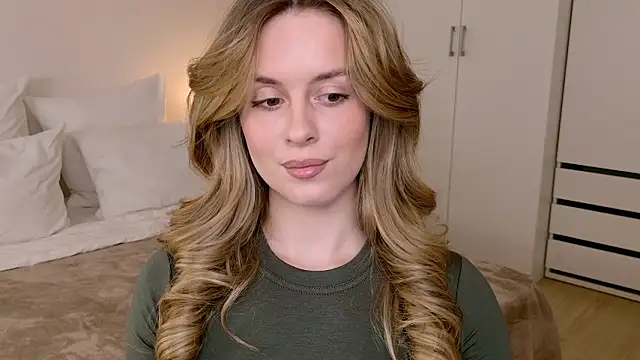 แชท XXX สดของ RozzitaBedberry