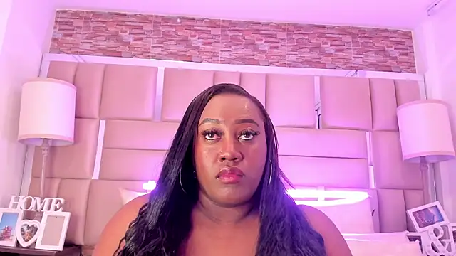 Chatroom XXX en direct de ShaniaBrownn