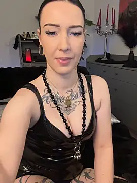 Trixie-Tainted Webcam-Show