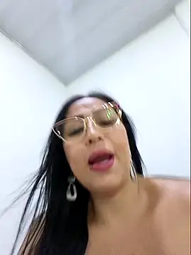 Naomy_Mature Chat XXX in diretta